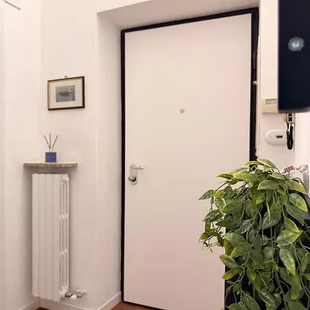 Cozy Near With Parking 아파트 코모